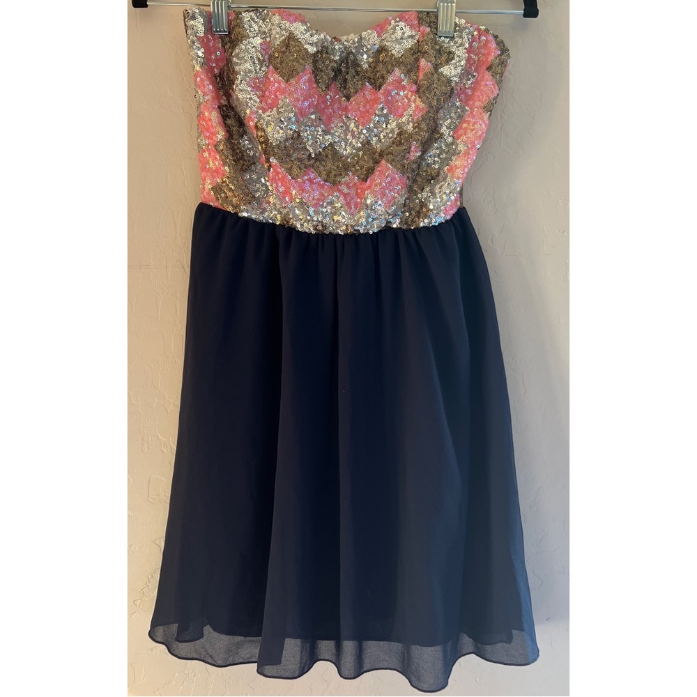 Blue sleeveless dress with sequined top